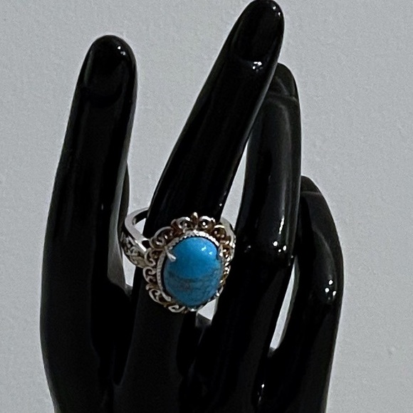 Elegant Silver and Turquoise Bracelet and Ring set - Picture 4 of 4